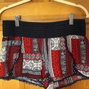 No Boundaries Pattern Shorts